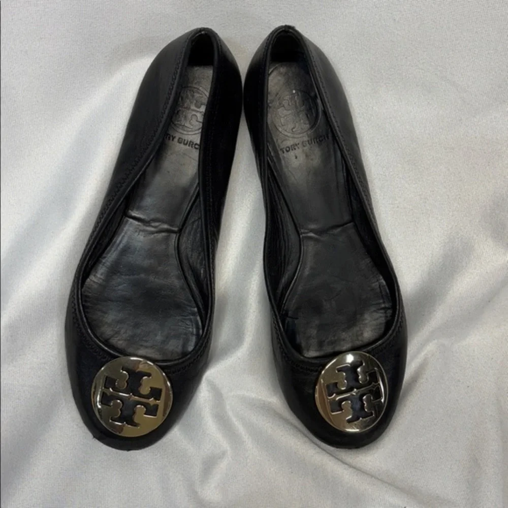 Tory Burch Reva travel ballet Black Flats with Gold Emblem shoes 81/2